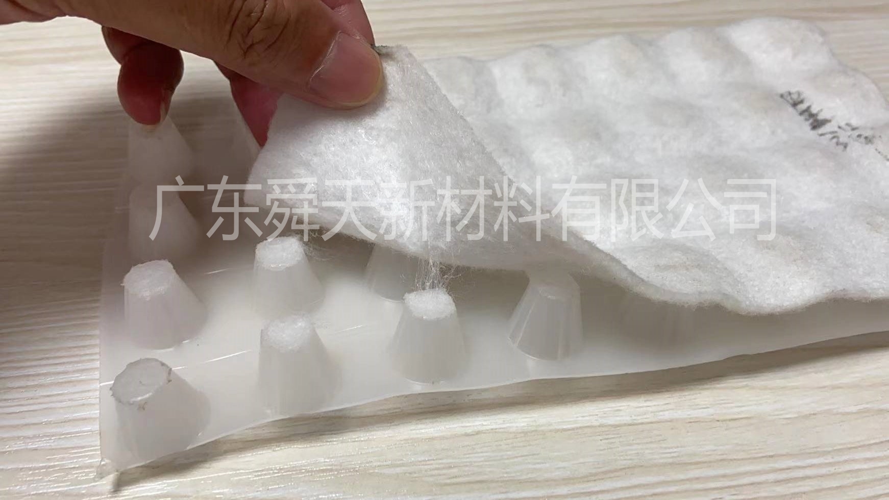 地坪過濾水材料貼合用熱熔膠案例